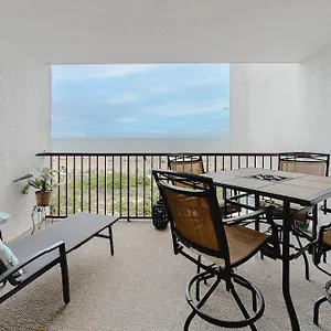 Pyramid 3l Apartment